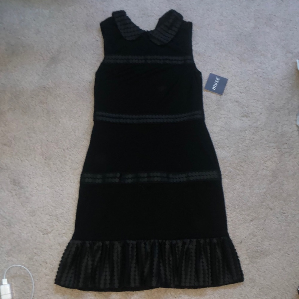 Collared dress with cute details